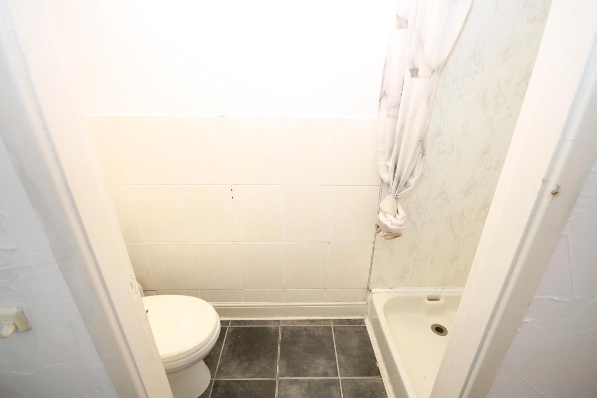 Barton Seaview, Self Catering Studio Apartments, Promenade & Central Beach Location, Families, Couples Or 23 Years Plus Only, Free Parking แบล็คพูล ห้อง รูปภาพ