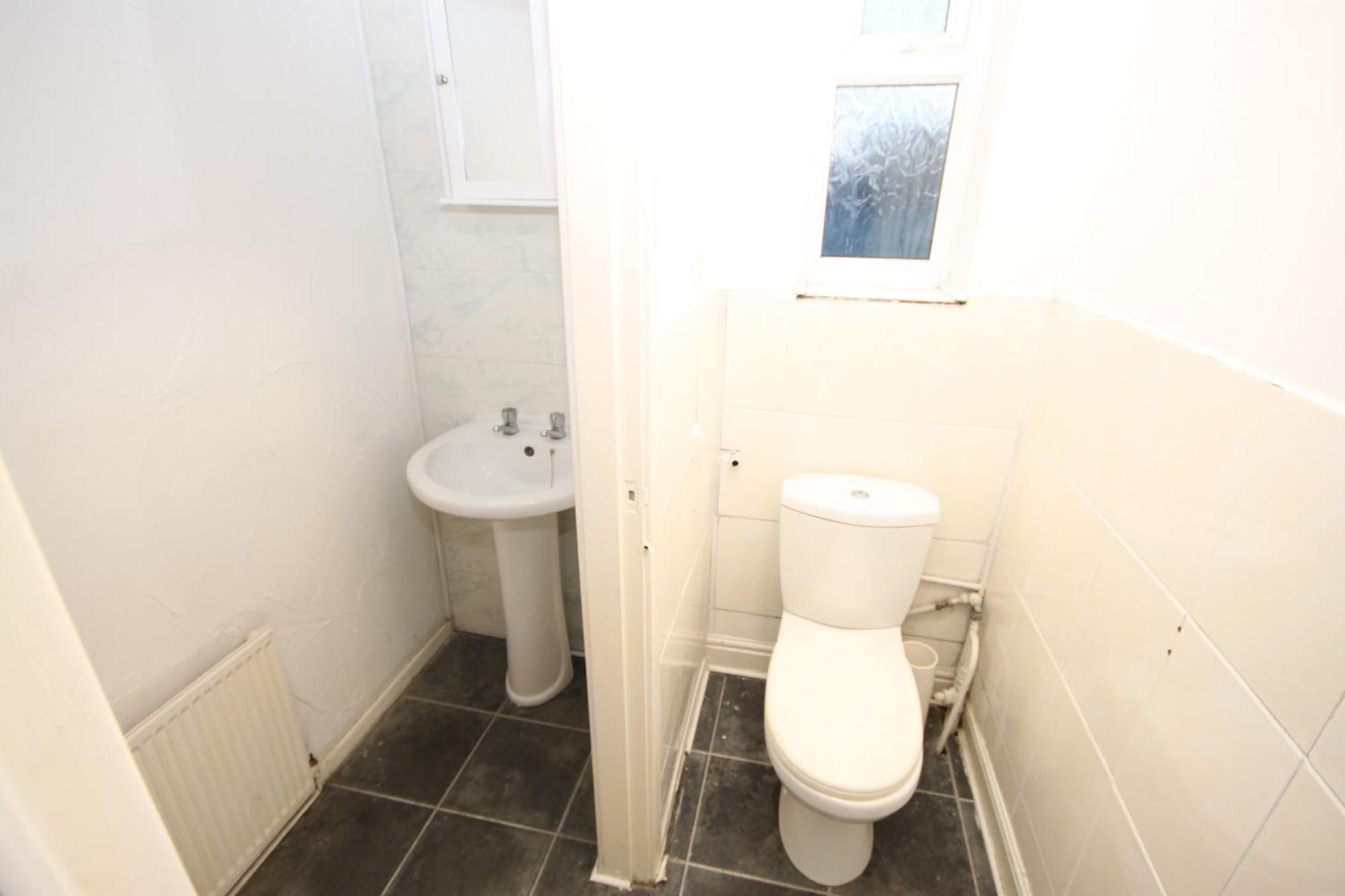 Barton Seaview, Self Catering Studio Apartments, Promenade & Central Beach Location, Families, Couples Or 23 Years Plus Only, Free Parking แบล็คพูล ภายนอก รูปภาพ