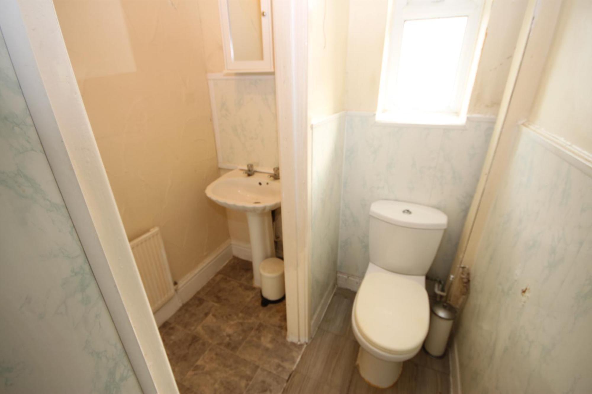 Barton Seaview, Self Catering Studio Apartments, Promenade & Central Beach Location, Families, Couples Or 23 Years Plus Only, Free Parking แบล็คพูล ห้อง รูปภาพ