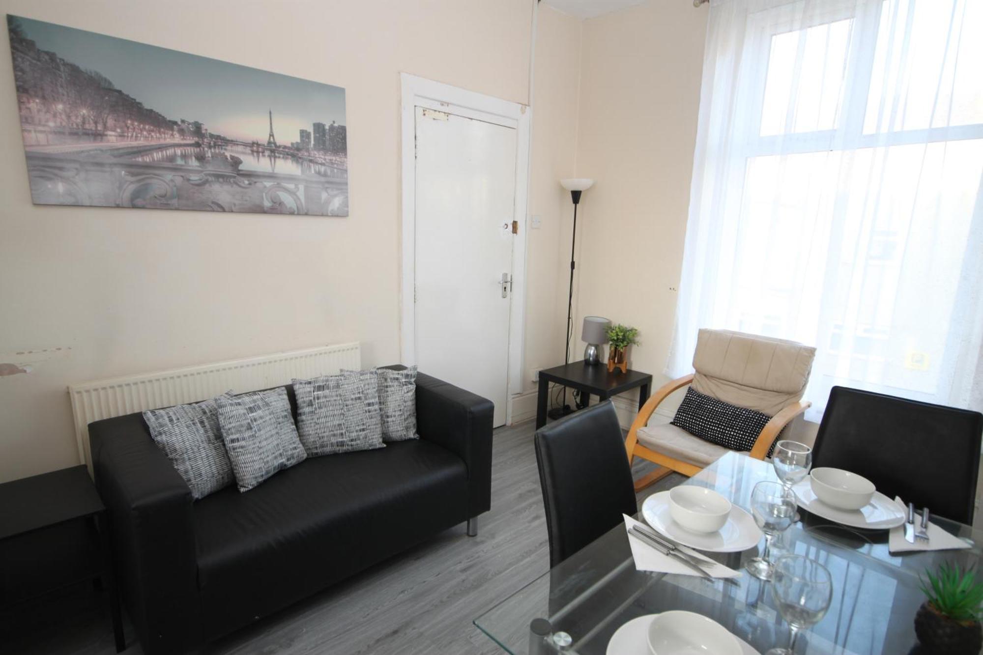 Barton Seaview, Self Catering Studio Apartments, Promenade & Central Beach Location, Families, Couples Or 23 Years Plus Only, Free Parking แบล็คพูล ภายนอก รูปภาพ